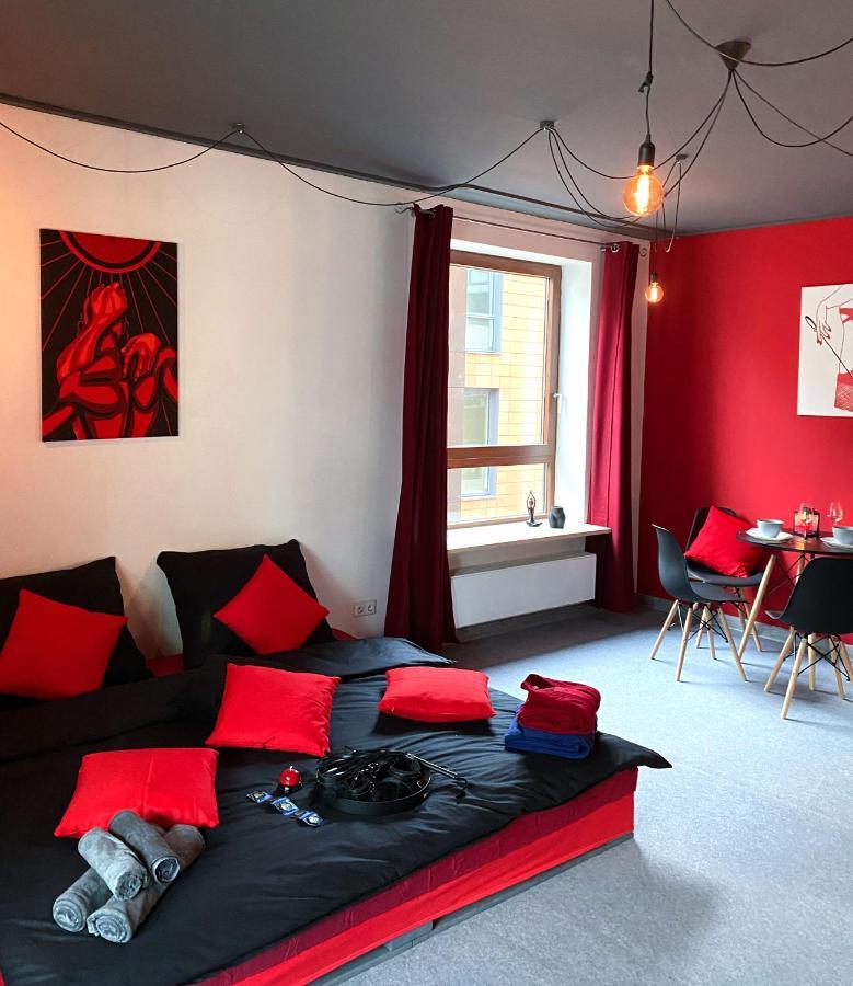 Love In The Heart Of Apartament *